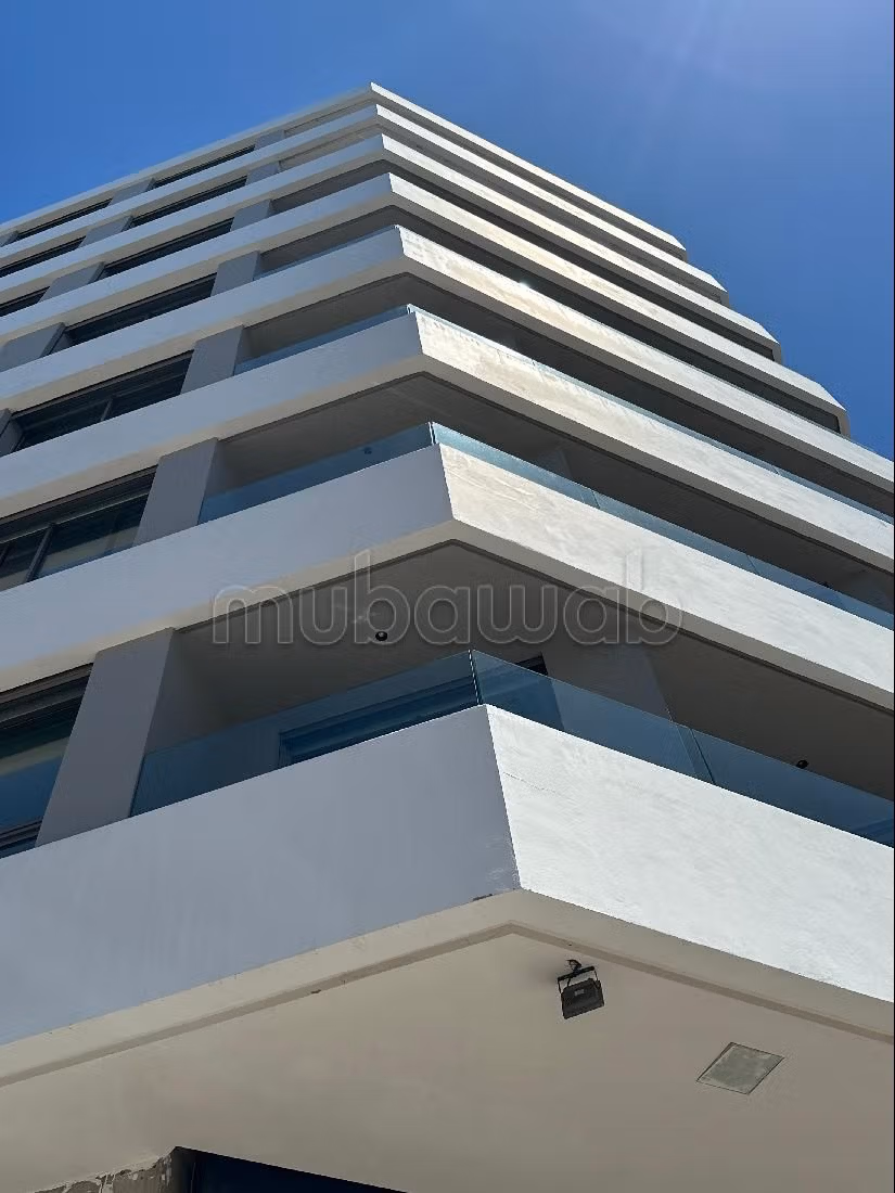 Se vende piso en Maârif Extension. Superficie de 62 m². Conserje disponible, aire condicionado general. 