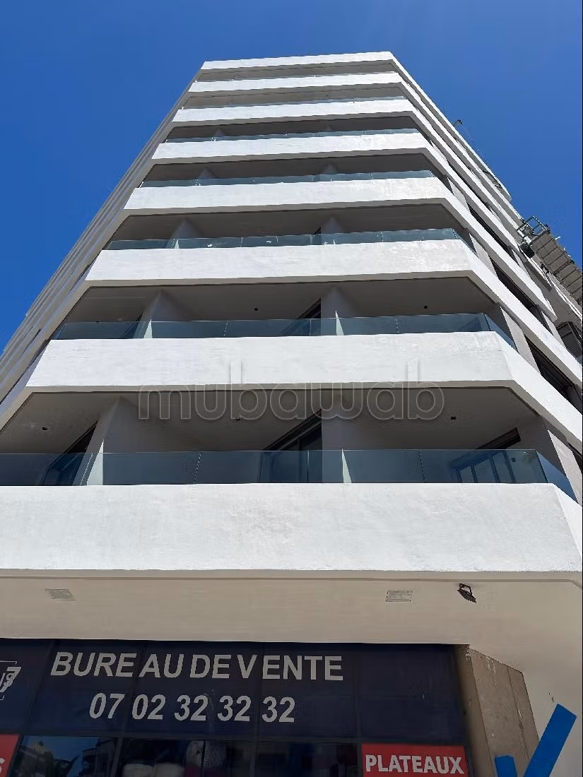 Se vende piso en Maârif Extension. Superficie de 62 m². Conserje disponible, aire condicionado general. 