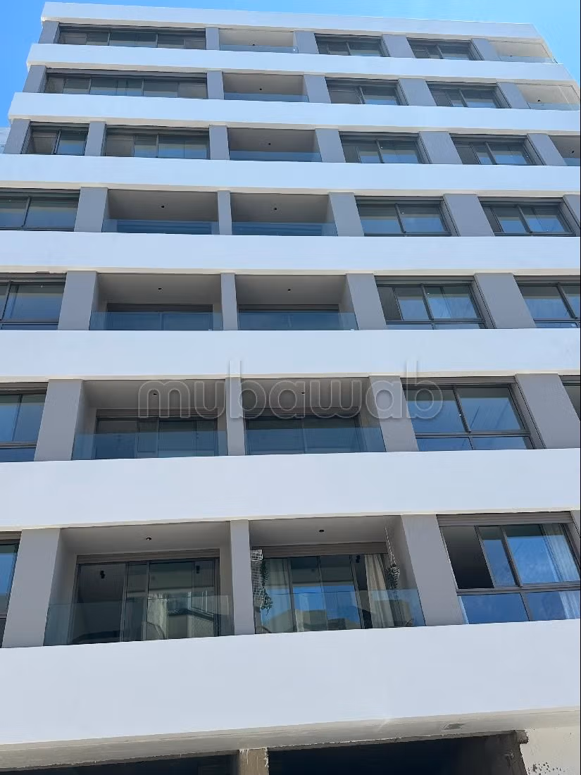 Se vende piso en Maârif Extension. Superficie de 62 m². Conserje disponible, aire condicionado general. 