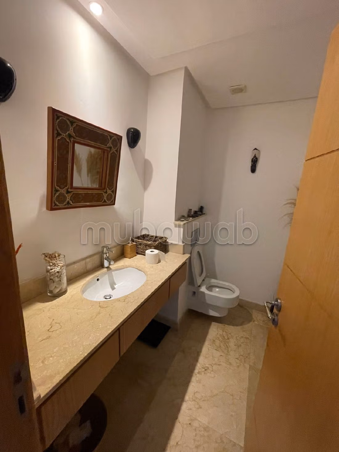 Luxury house for rent. 5 rooms. Large swimming pool. 