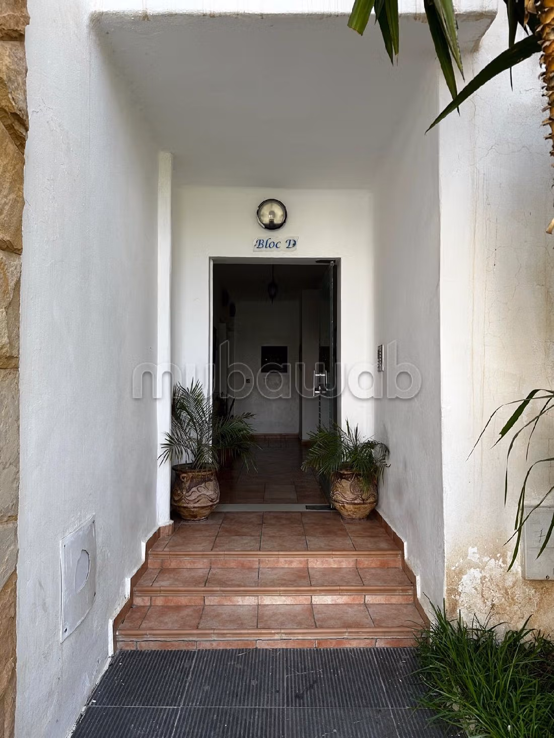 Find an apartment to buy. Area 63 m². Attic