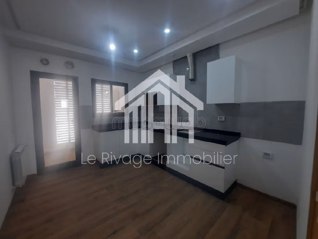 Splendido appartamento in affitto a Les Jardins de Carthage. Superficie 50 m². Porta blindata e servizio di videosorveglianza. 