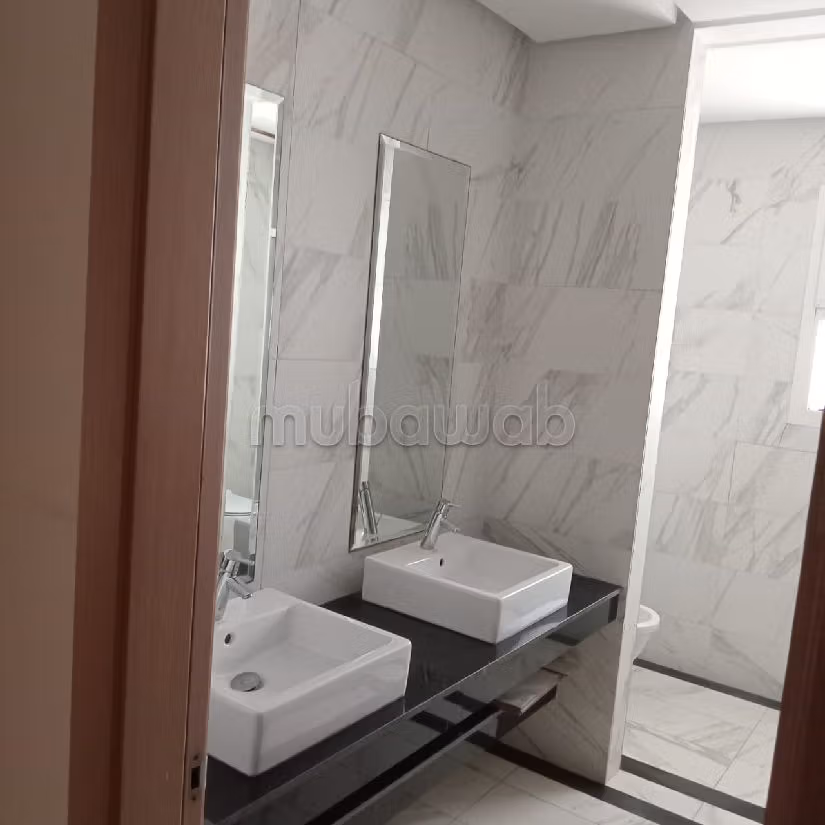 Alquila tu vivienda en Riyad. 6 habitaciones. Terraza grande