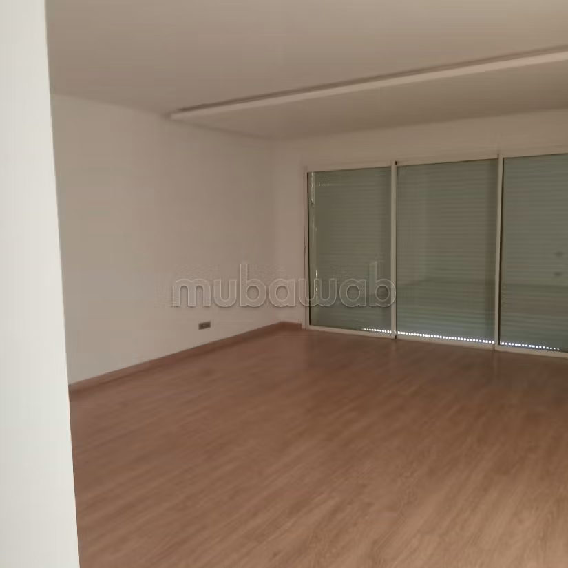 Alquila tu vivienda en Riyad. 6 habitaciones. Terraza grande