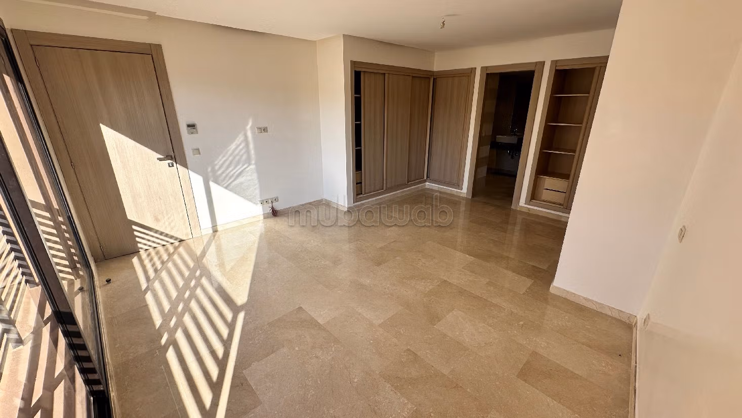 شقة للبيع بحي الشتوي. 4 قطع رائعة. مصعد وشرفة