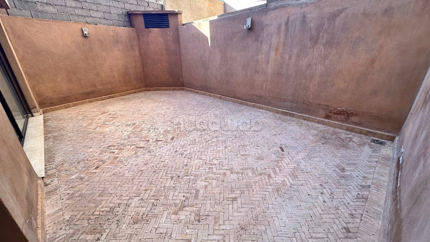 شقة للبيع بحي الشتوي. 4 قطع رائعة. مصعد وشرفة