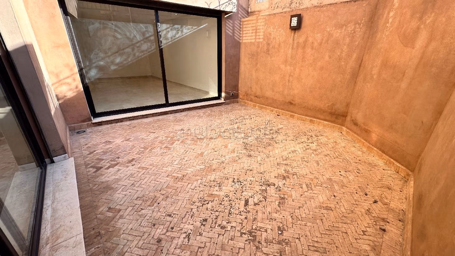 شقة للبيع بحي الشتوي. 4 قطع رائعة. مصعد وشرفة