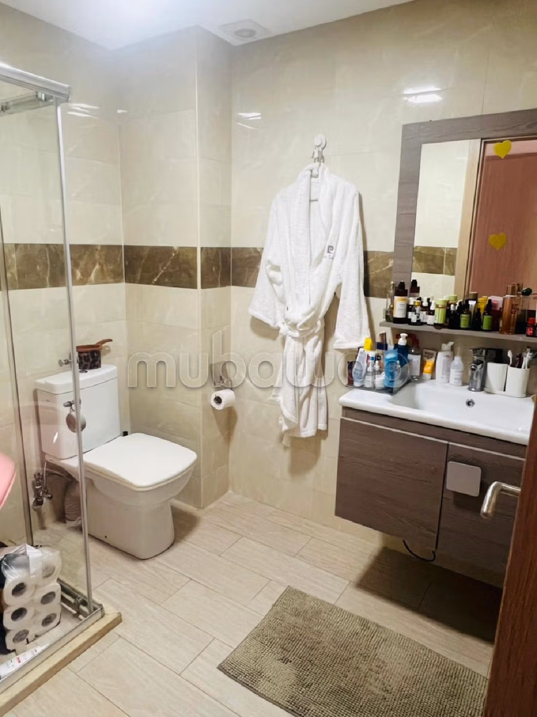 Bonito piso en venta en Bourgogne Ouest. Pequeña superficie 120 m². Parking y terraza. 