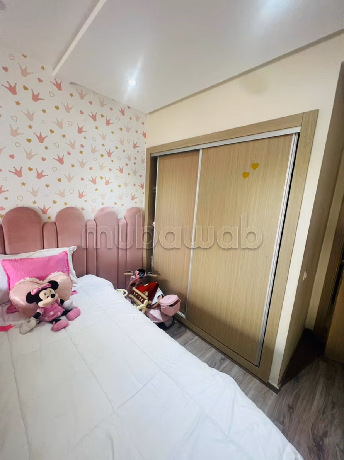 Bonito piso en venta en Bourgogne Ouest. Pequeña superficie 120 m². Parking y terraza. 