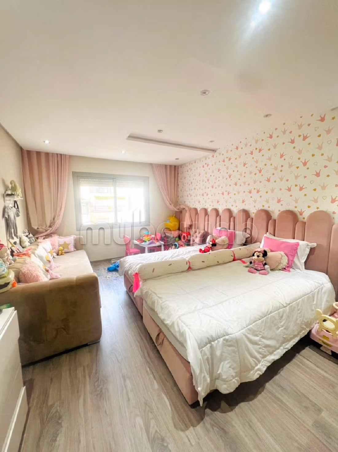 Bonito piso en venta en Bourgogne Ouest. Pequeña superficie 120 m². Parking y terraza. 