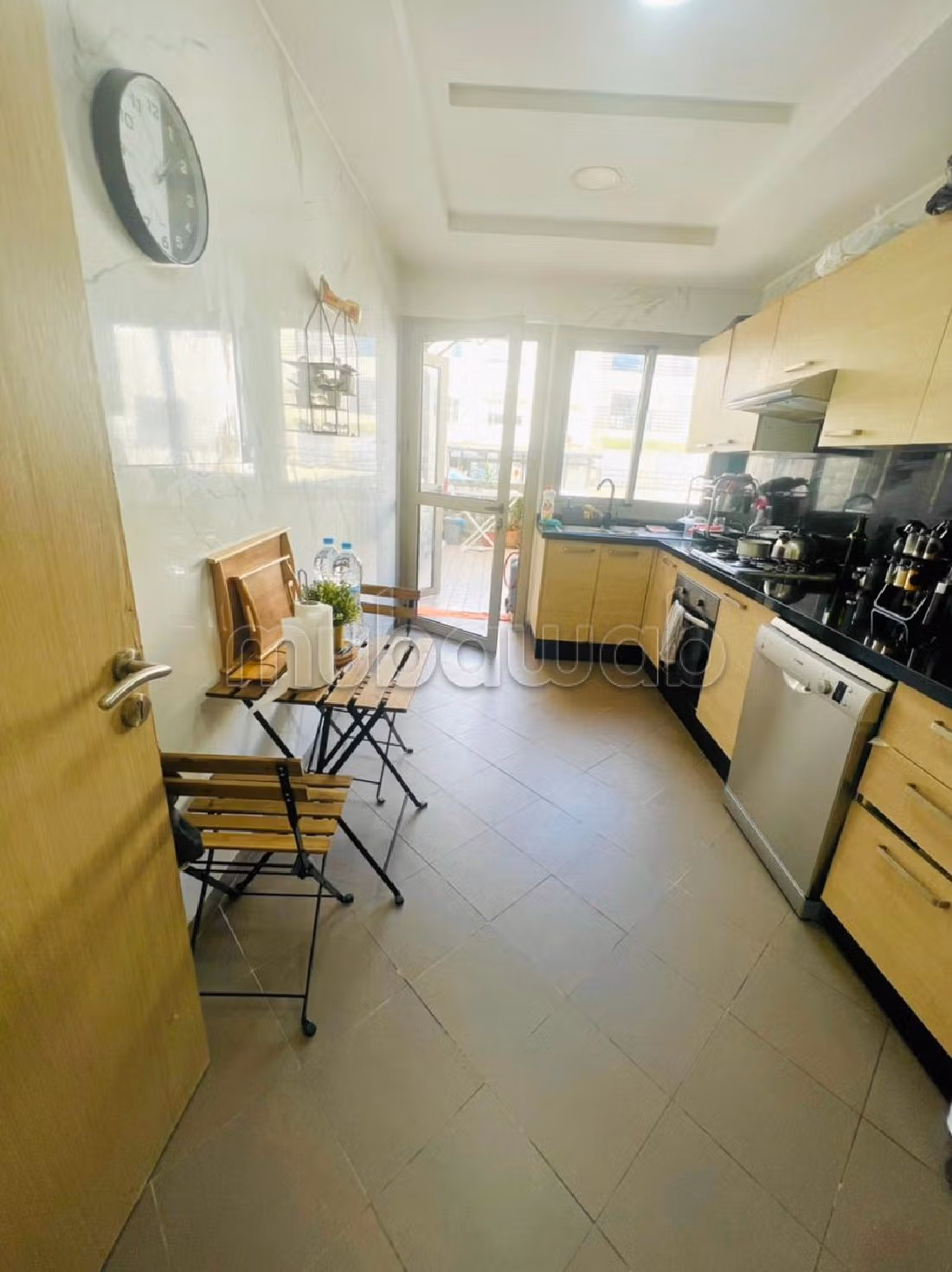 Bonito piso en venta en Bourgogne Ouest. Pequeña superficie 120 m². Parking y terraza. 