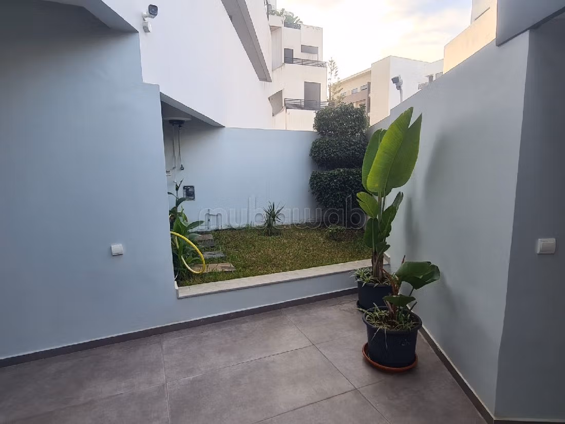 Superbe studio moderne avec terasse a les princess