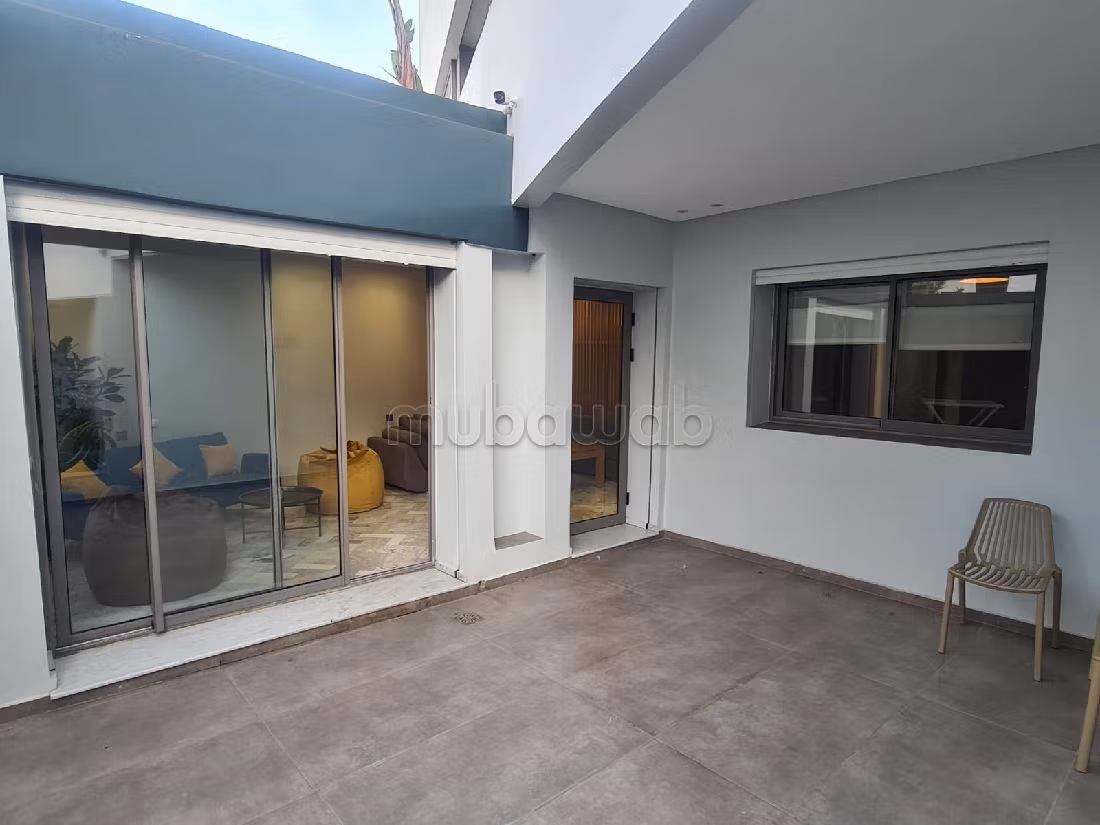 Superbe studio moderne avec terasse a les princess