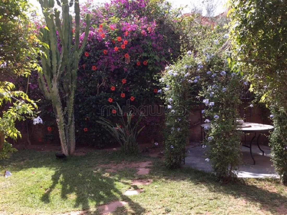 Magnificent villa for sale in Amelkis. Dimension 380 m². New furniture