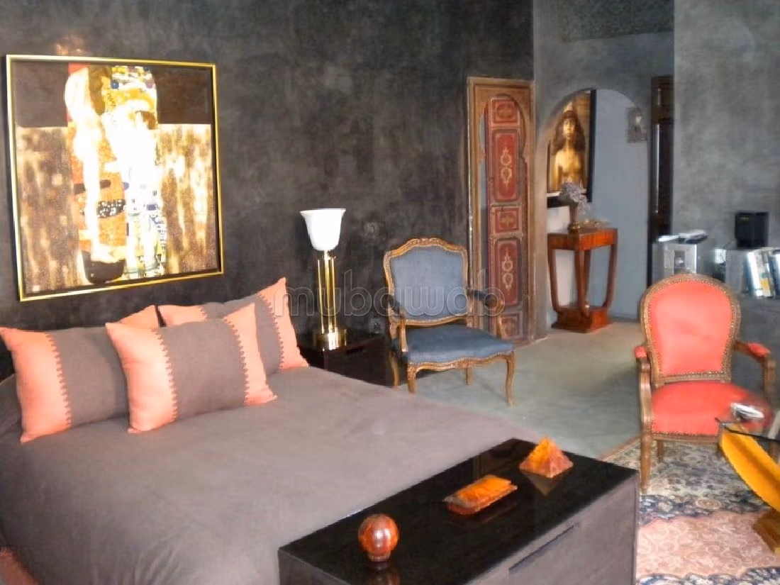 Magnificent villa for sale in Amelkis. Dimension 380 m². New furniture