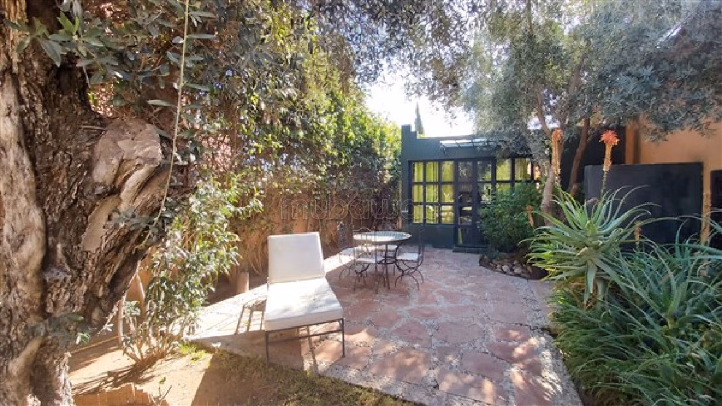 Magnificent villa for sale in Amelkis. Dimension 380 m². New furniture