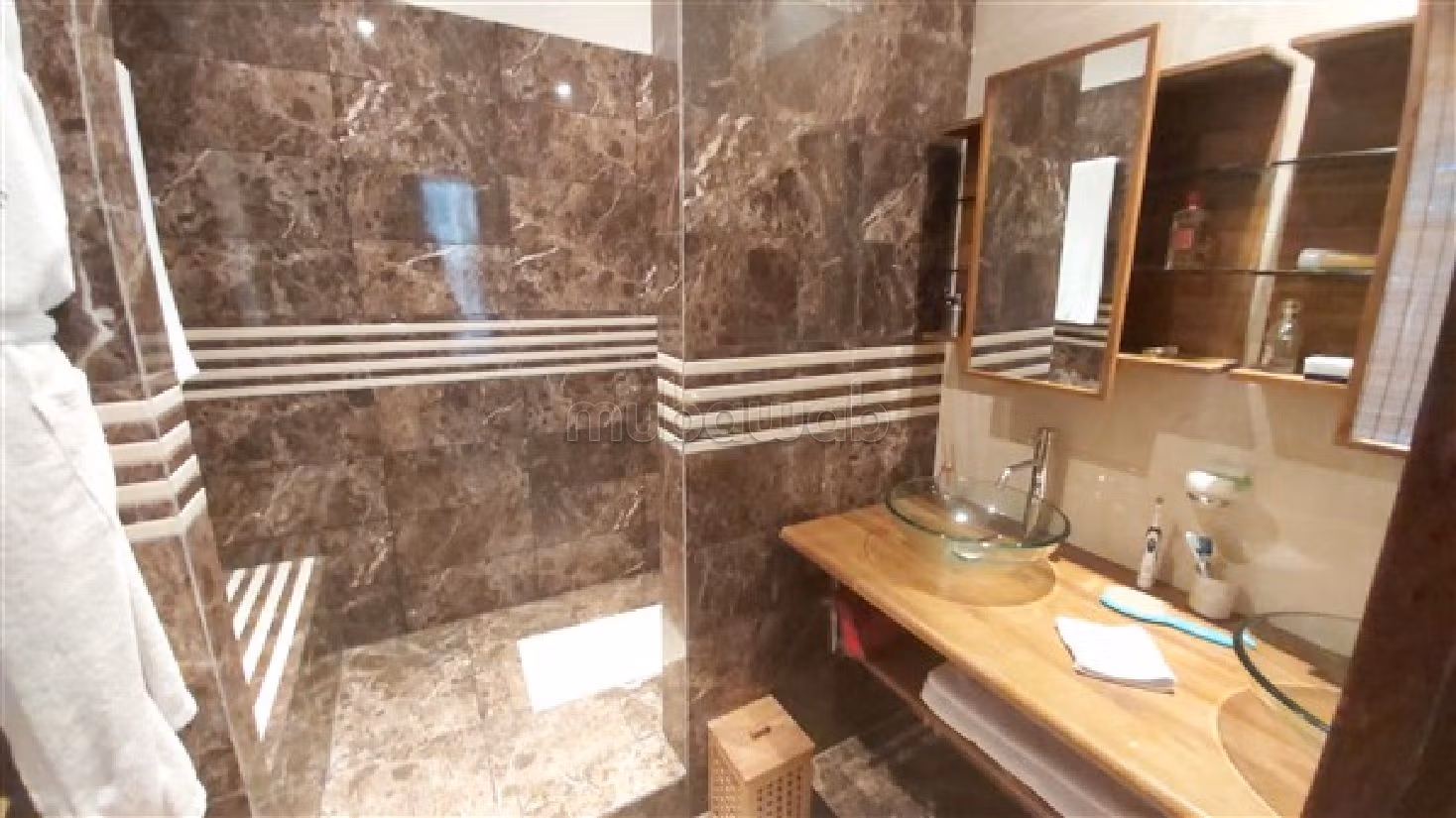 Magnificent villa for sale in Amelkis. Dimension 380 m². New furniture