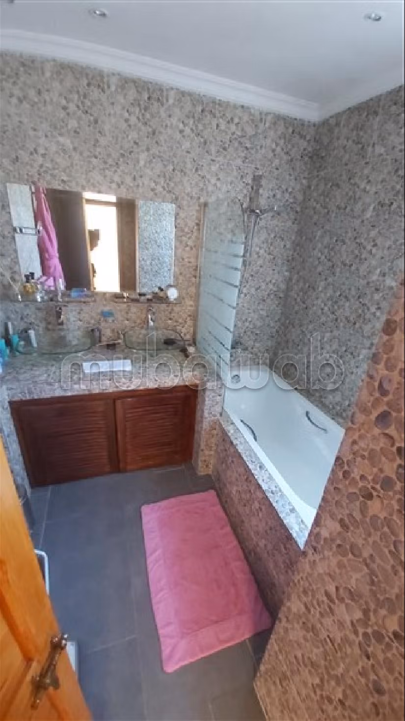 Magnificent villa for sale in Amelkis. Dimension 380 m². New furniture