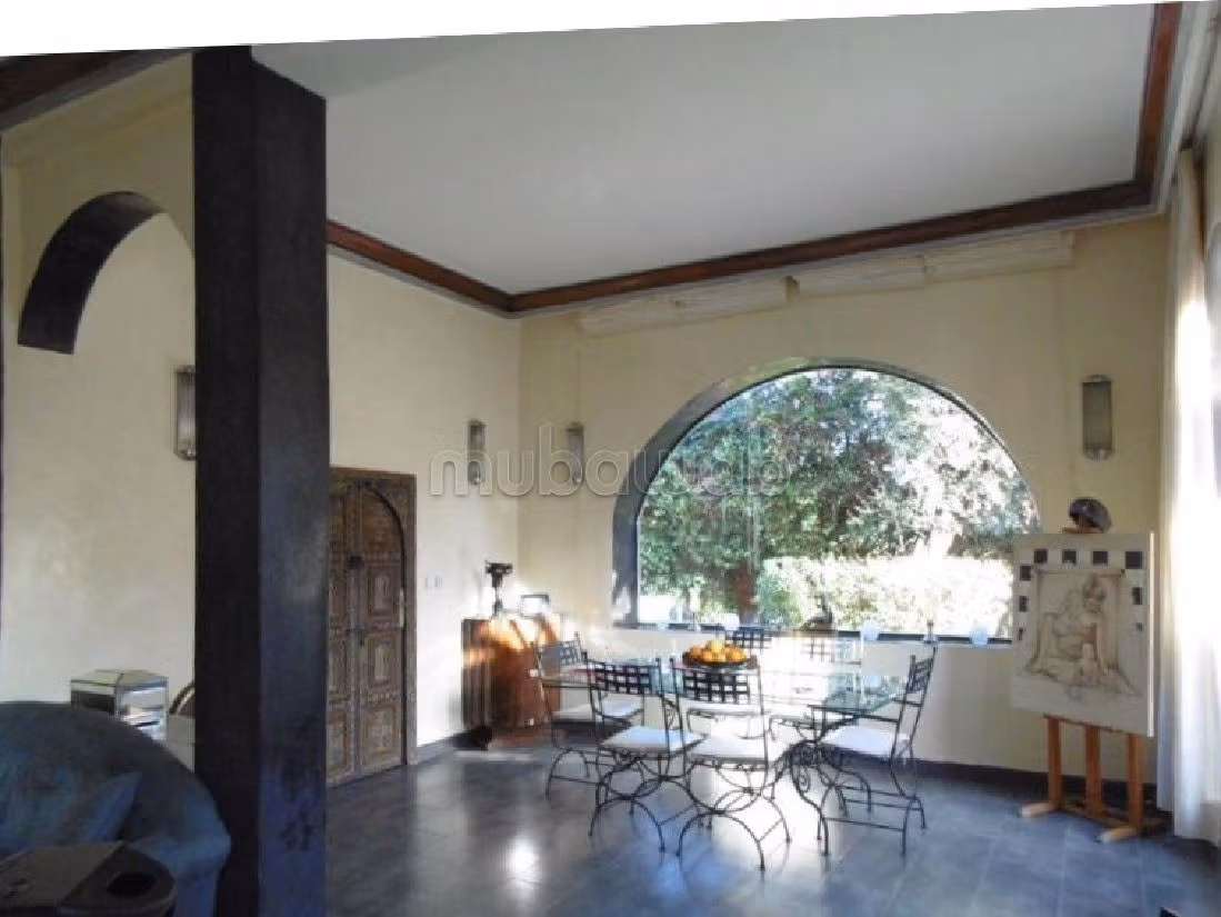 Magnificent villa for sale in Amelkis. Dimension 380 m². New furniture