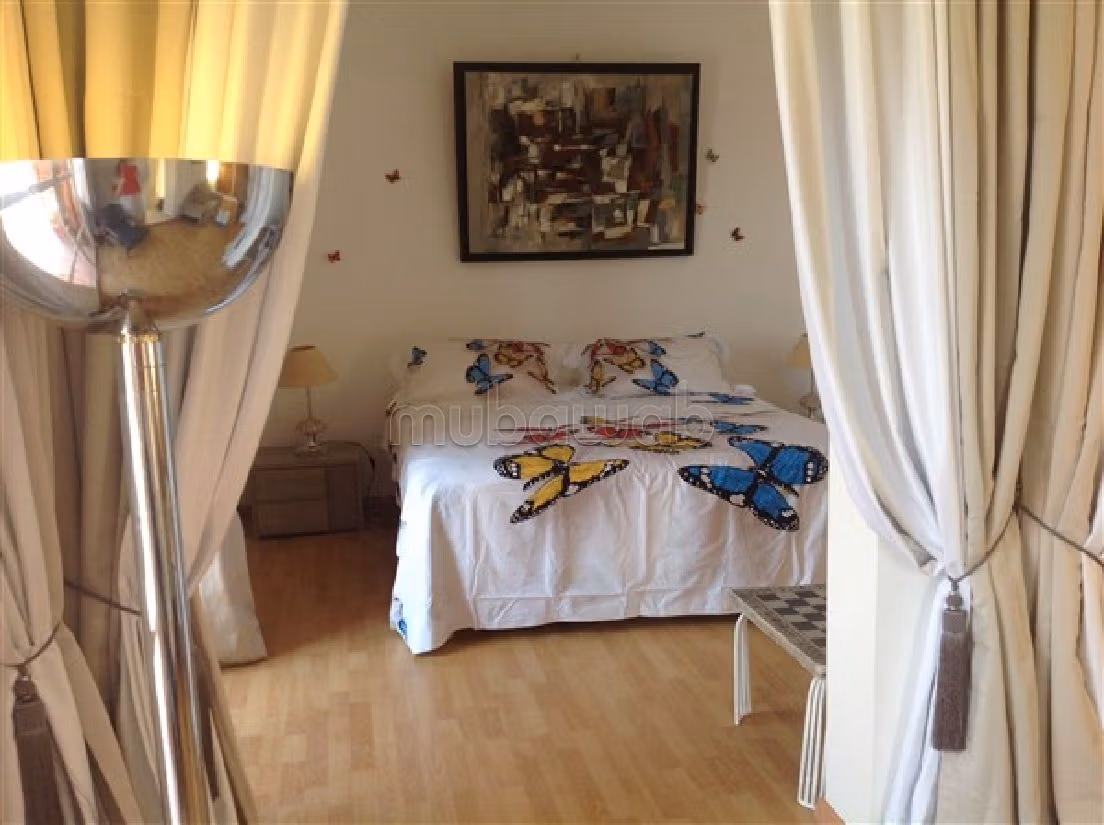 Magnificent villa for sale in Amelkis. Dimension 380 m². New furniture