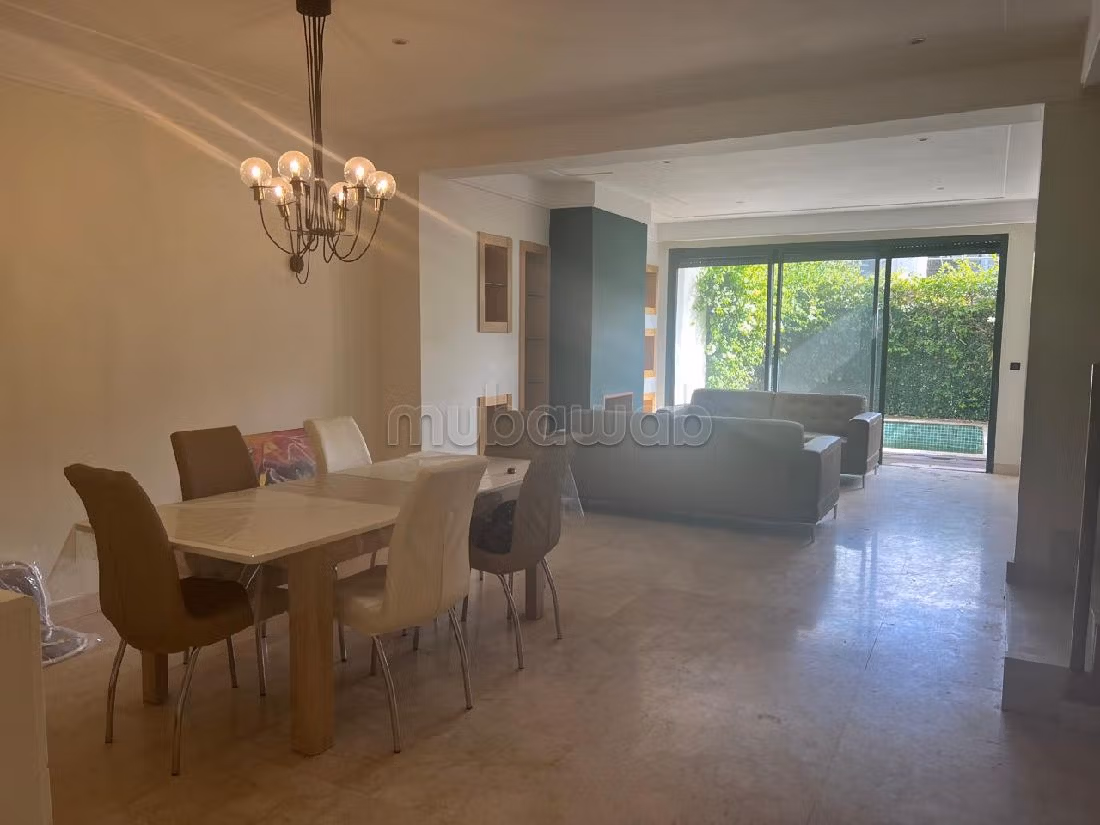 In de verhuur: villa's en luxe woningen. Totale oppervlakte 280 m². Gemeubileerd. 