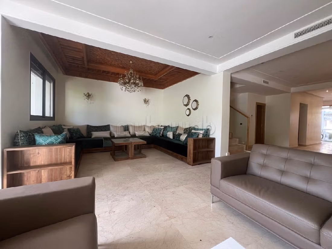 In de verhuur: villa's en luxe woningen. Totale oppervlakte 280 m². Gemeubileerd. 