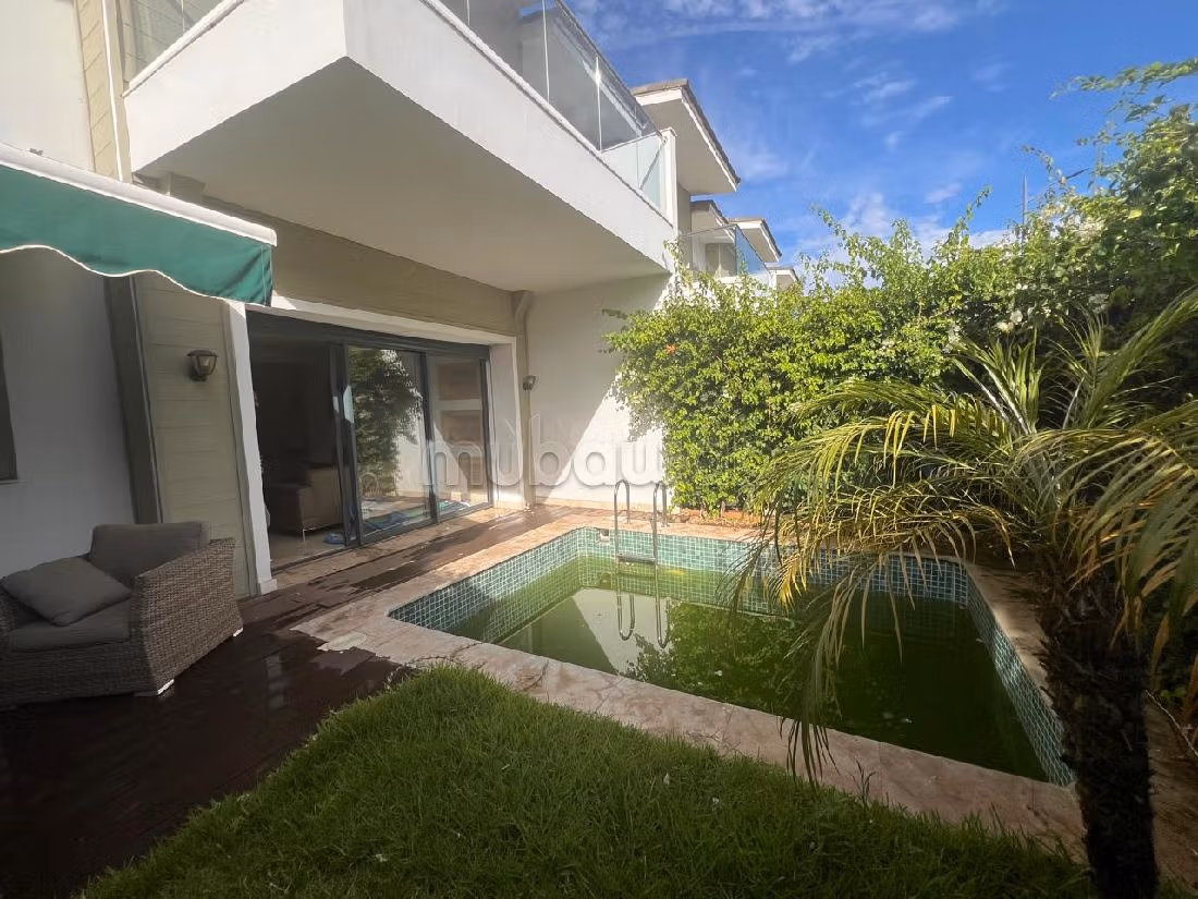 In de verhuur: villa's en luxe woningen. Totale oppervlakte 280 m². Gemeubileerd. 