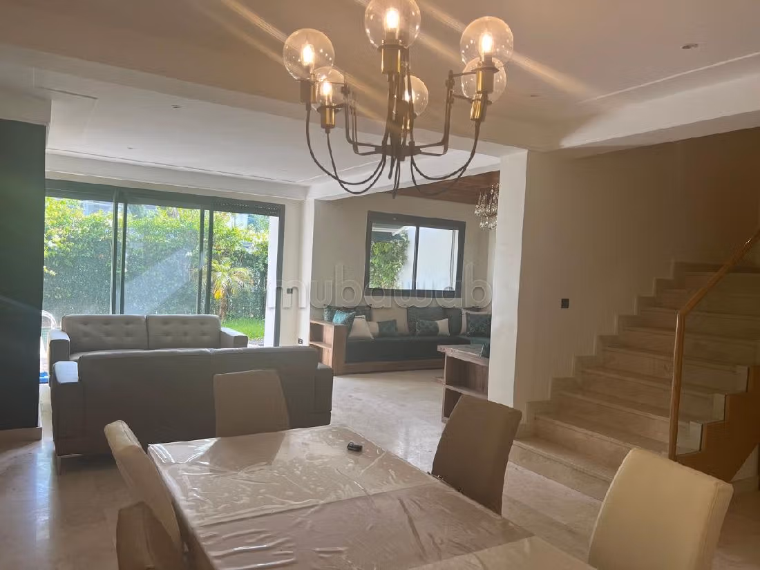 In de verhuur: villa's en luxe woningen. Totale oppervlakte 280 m². Gemeubileerd. 