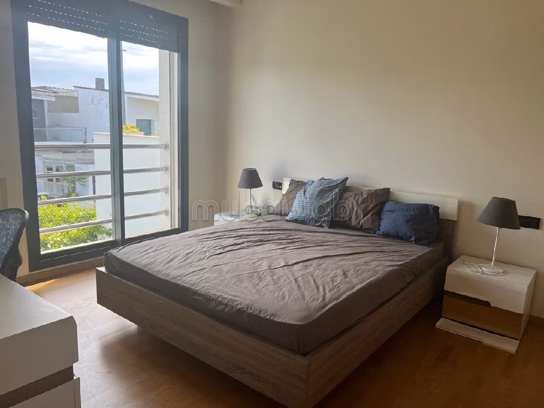 In de verhuur: villa's en luxe woningen. Totale oppervlakte 280 m². Gemeubileerd. 