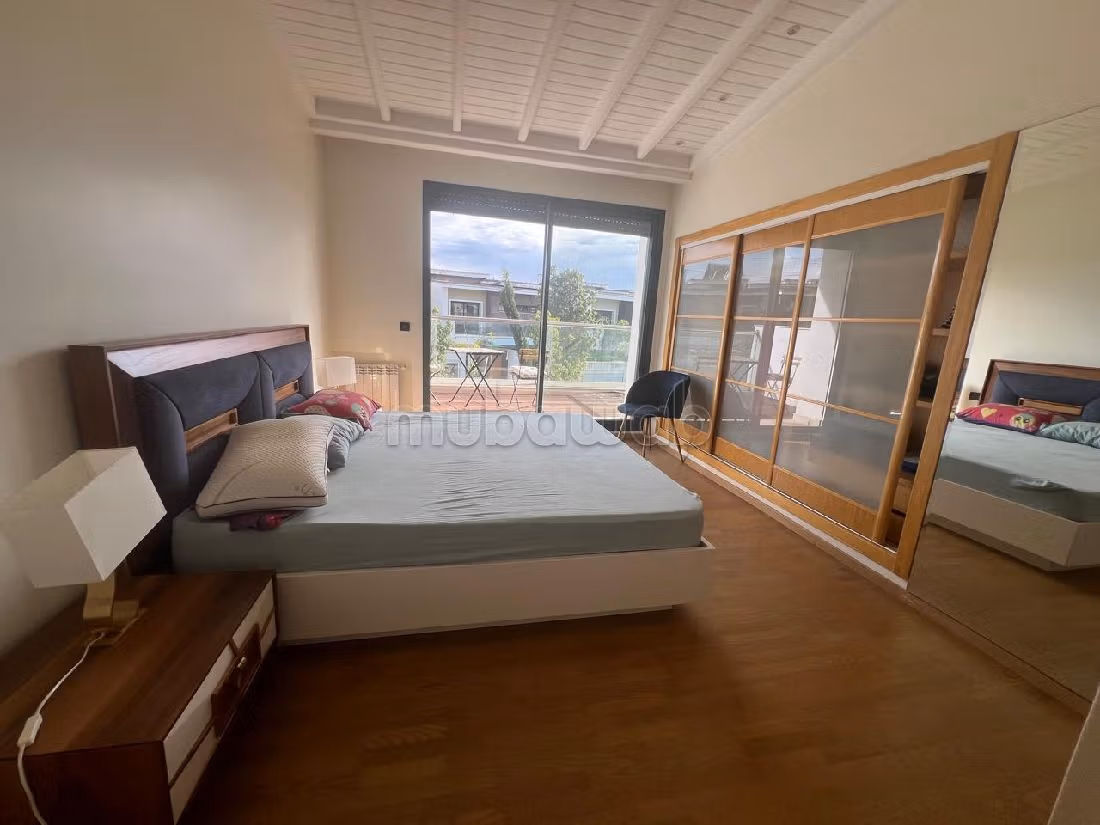 In de verhuur: villa's en luxe woningen. Totale oppervlakte 280 m². Gemeubileerd. 