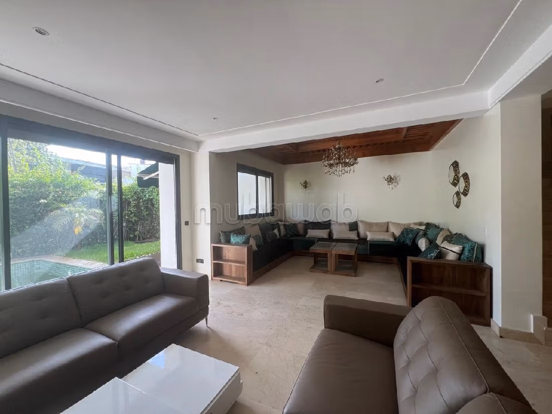 In de verhuur: villa's en luxe woningen. Totale oppervlakte 280 m². Gemeubileerd. 