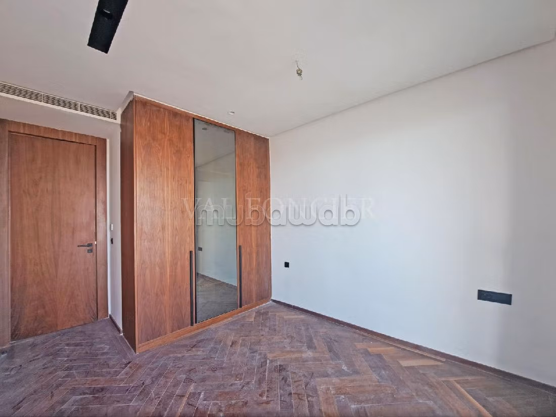 Apartment for rent in Casablanca Finance City. 1 room. Protected neighbourhood