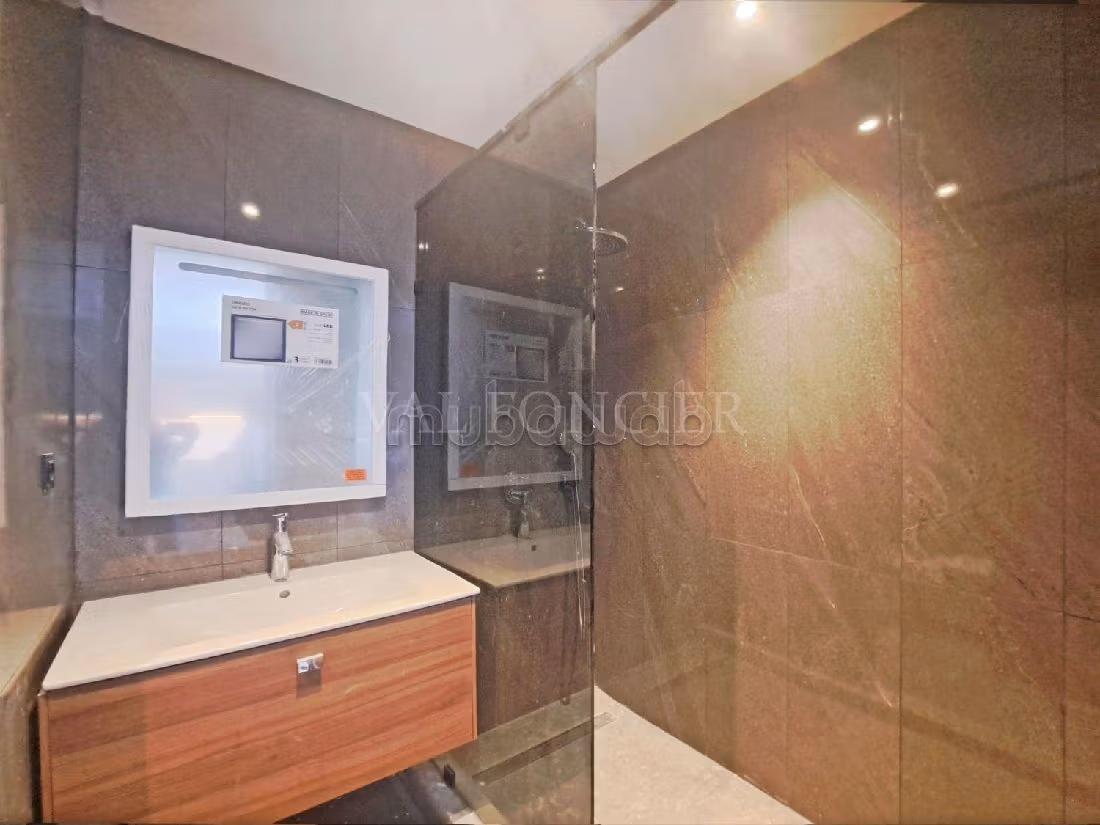 Apartment for rent in Casablanca Finance City. 1 room. Protected neighbourhood
