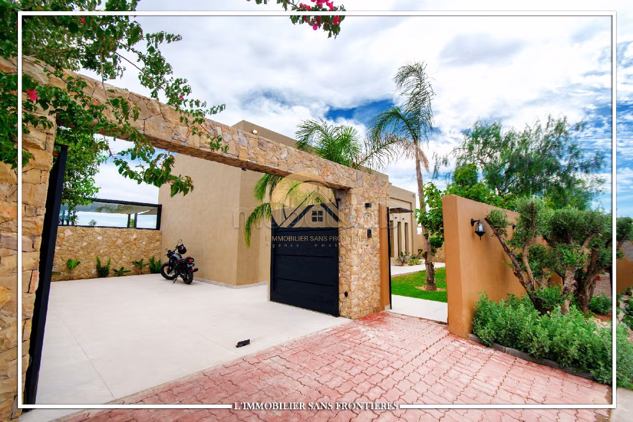 Villa's en luxe woningen huren in Route de Ouarzazate. 5 Ruimtes. Gemeubileerd