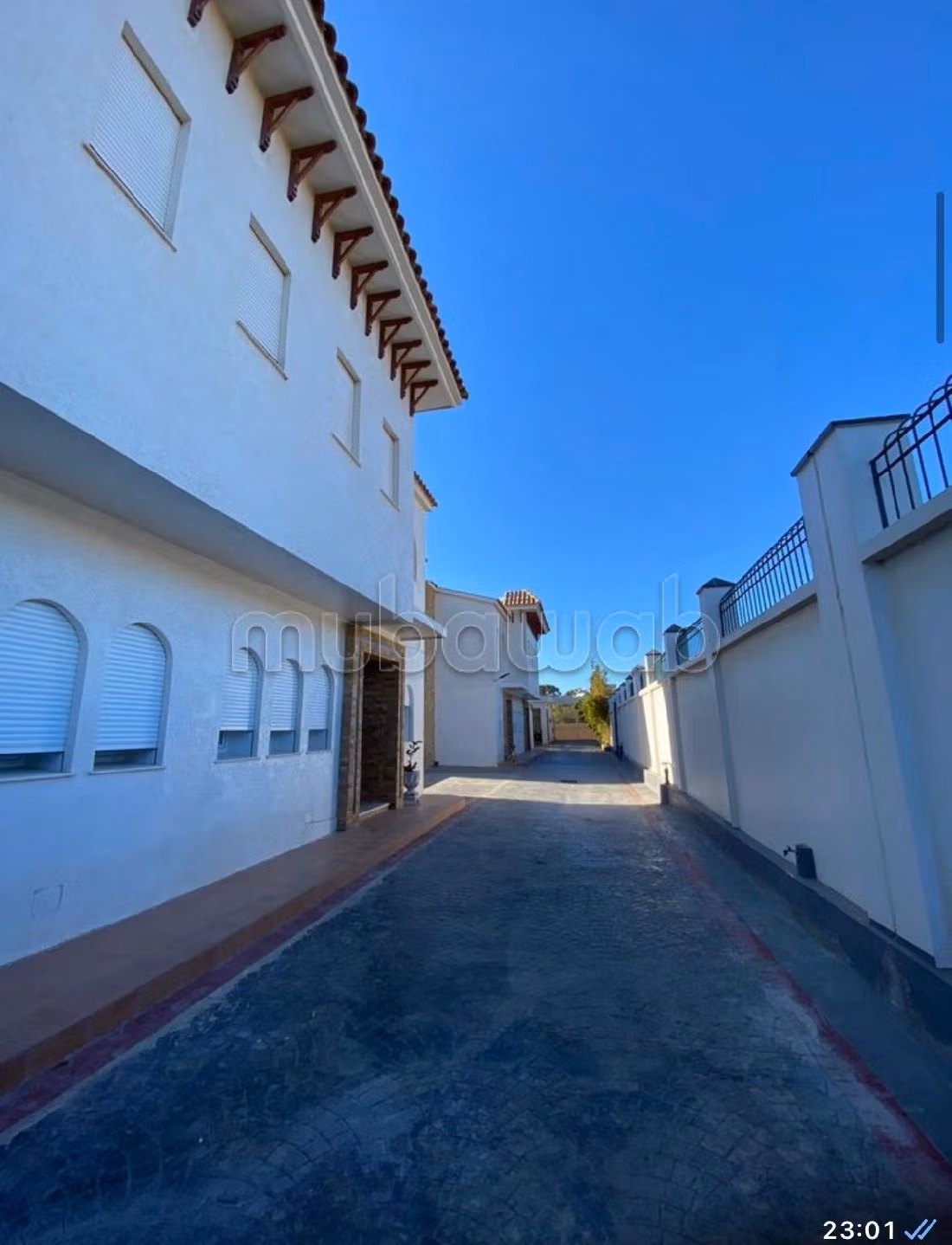 Luxury villas & houses for rent in Malabata. 5 large rooms. Garden and terrace