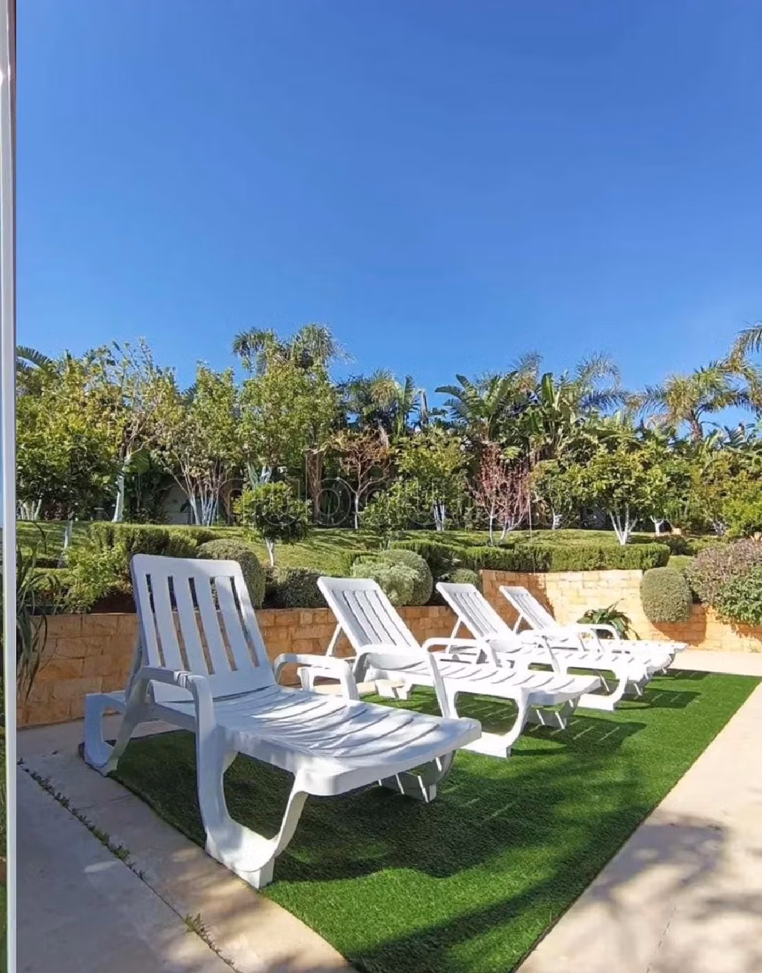 Luxury villas & houses for rent in Malabata. 5 large rooms. Garden and terrace