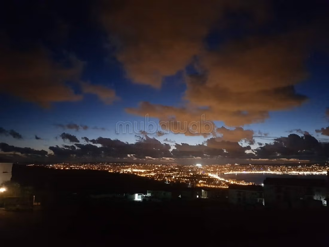 Luxury villas & houses for rent in Malabata. 5 large rooms. Garden and terrace