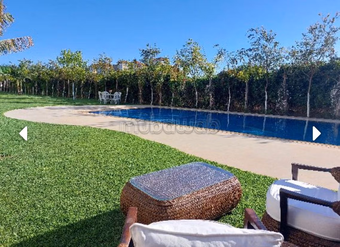 Luxury villas & houses for rent in Malabata. 5 large rooms. Garden and terrace