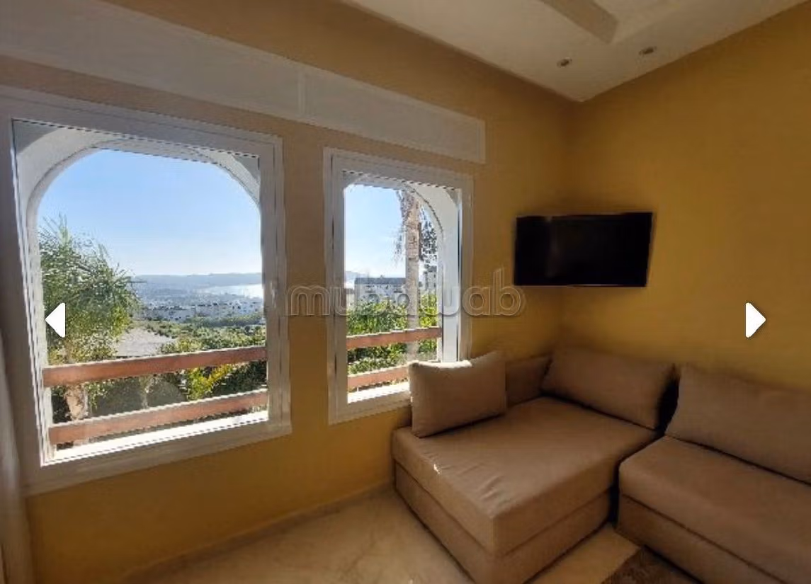 Luxury villas & houses for rent in Malabata. 5 large rooms. Garden and terrace