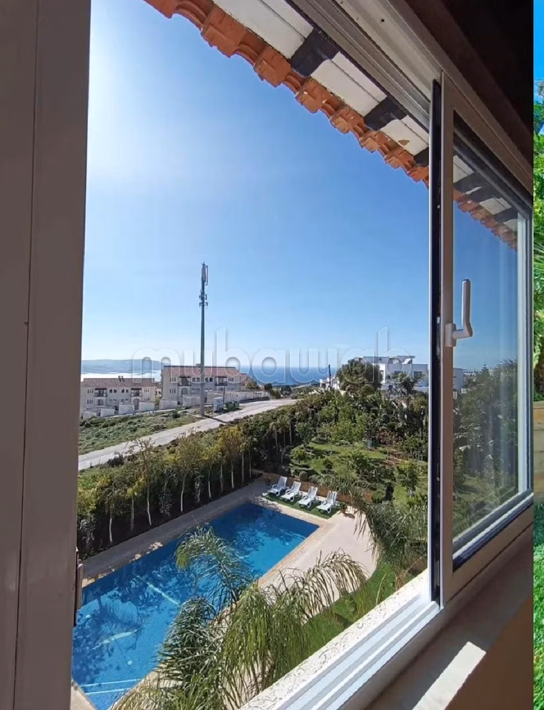 Luxury villas & houses for rent in Malabata. 5 large rooms. Garden and terrace