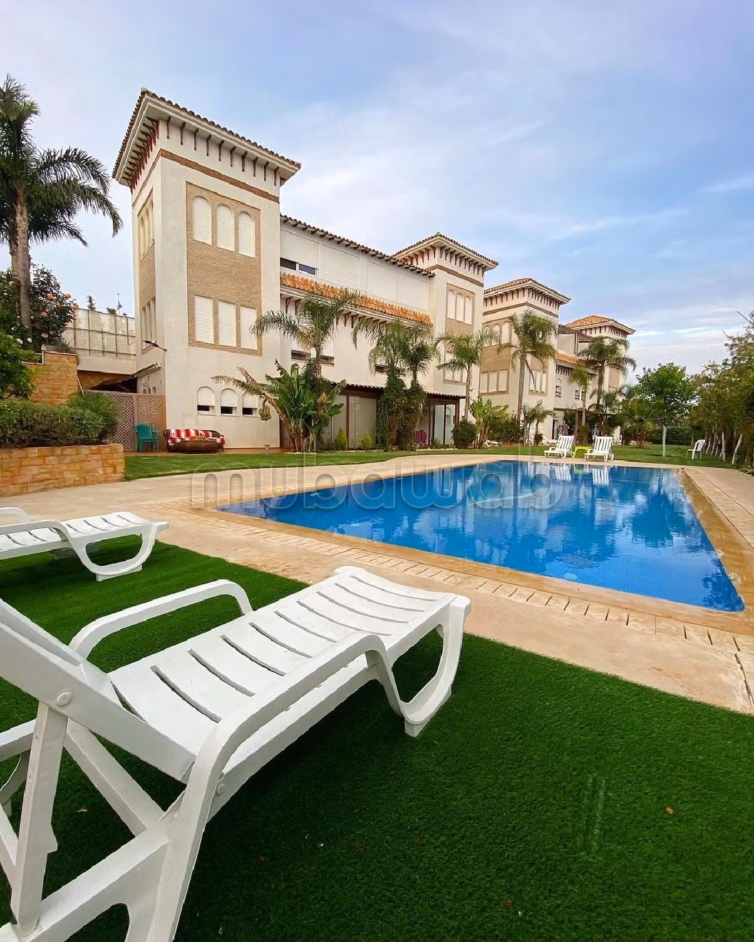 Luxury villas & houses for rent in Malabata. 5 large rooms. Garden and terrace