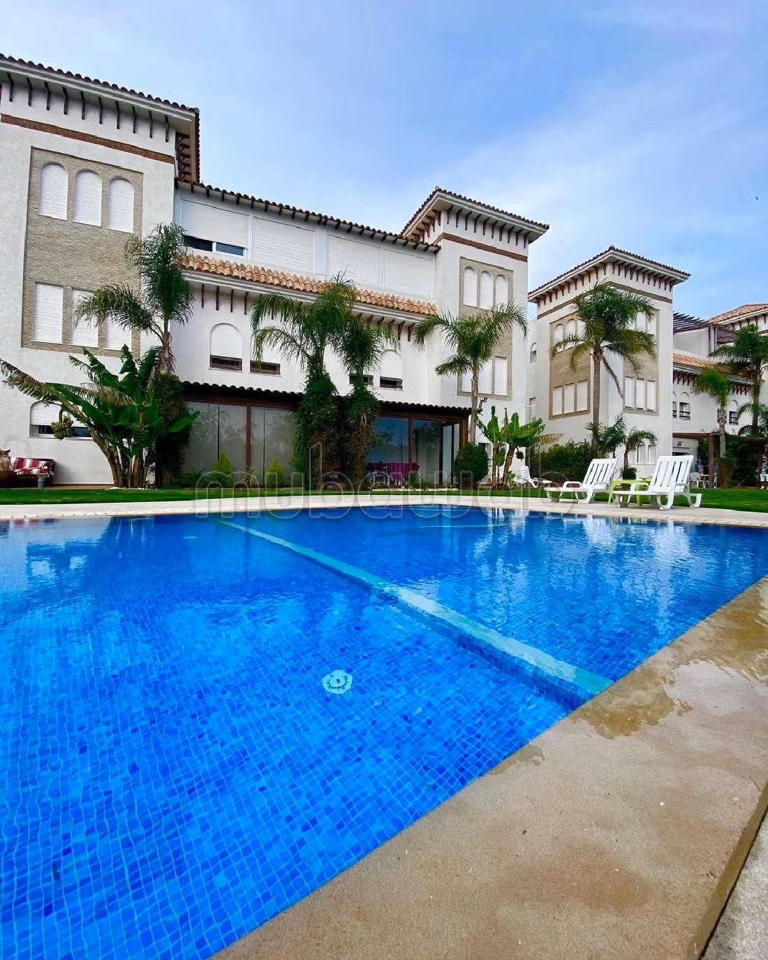 Luxury villas & houses for rent in Malabata. 5 large rooms. Garden and terrace