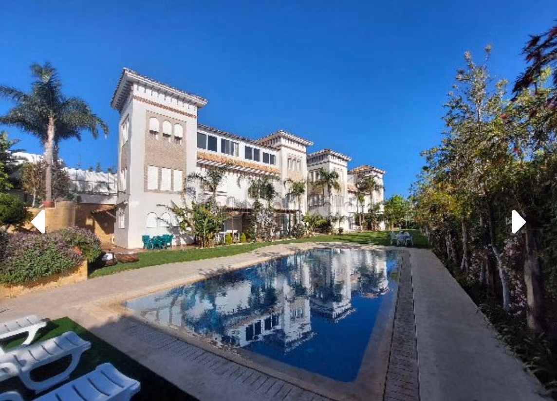 Luxury villas & houses for rent in Malabata. 5 large rooms. Garden and terrace