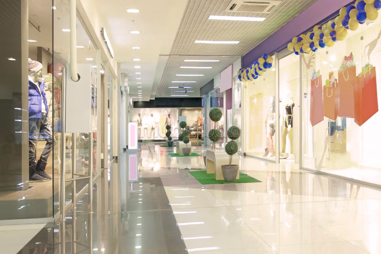 Offices & shops for sale in Racine. Dimension 141 m². 