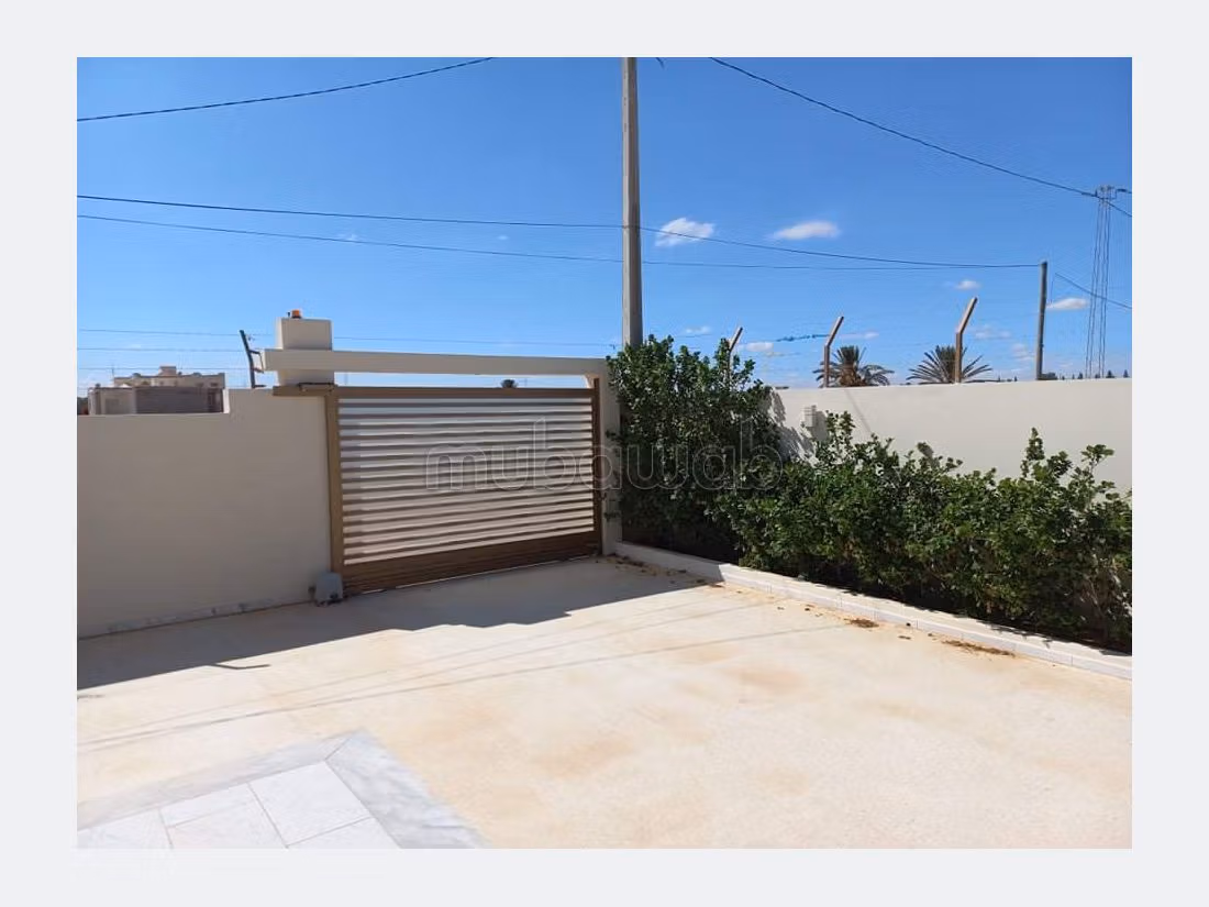 Fabulous villa for sale. Dimension 180 m². Robust door, Air conditioning installation