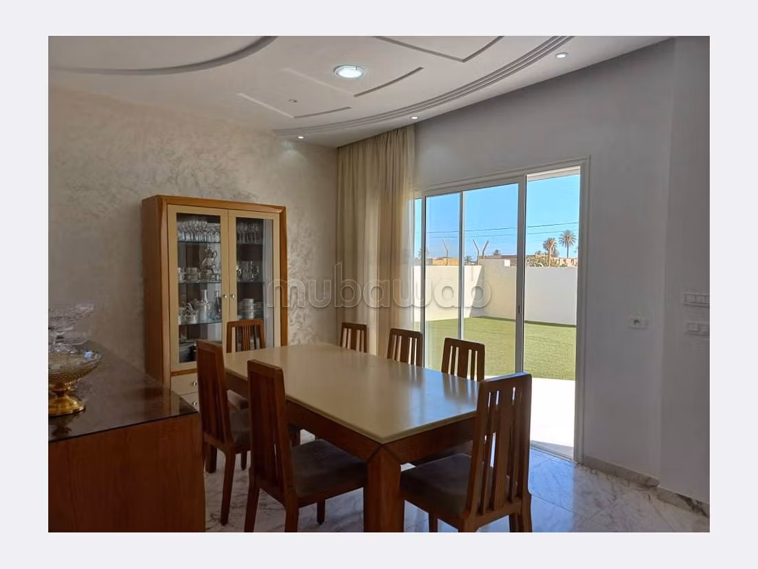 Fabulous villa for sale. Dimension 180 m². Robust door, Air conditioning installation