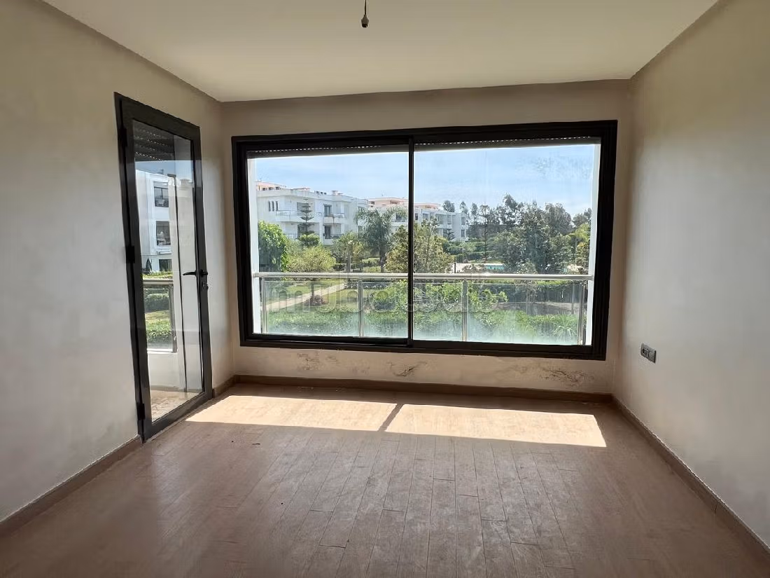 Affitta il tuo appartamento. 6 locali spaziosi. Con ascensore e giardino. 