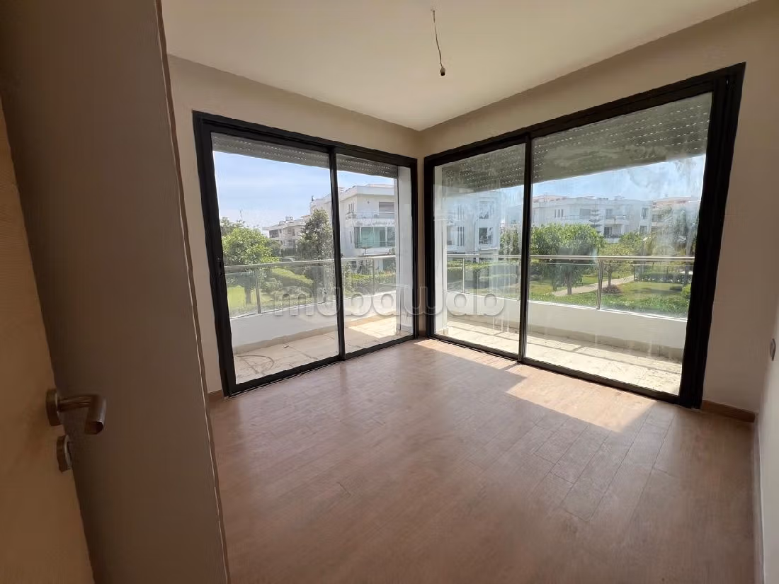 Affitta il tuo appartamento. 6 locali spaziosi. Con ascensore e giardino. 