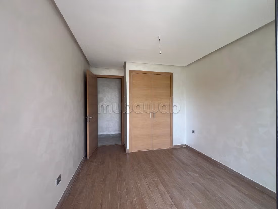 Affitta il tuo appartamento. 6 locali spaziosi. Con ascensore e giardino. 