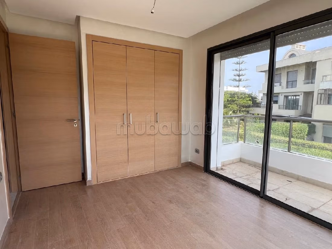 Affitta il tuo appartamento. 6 locali spaziosi. Con ascensore e giardino. 